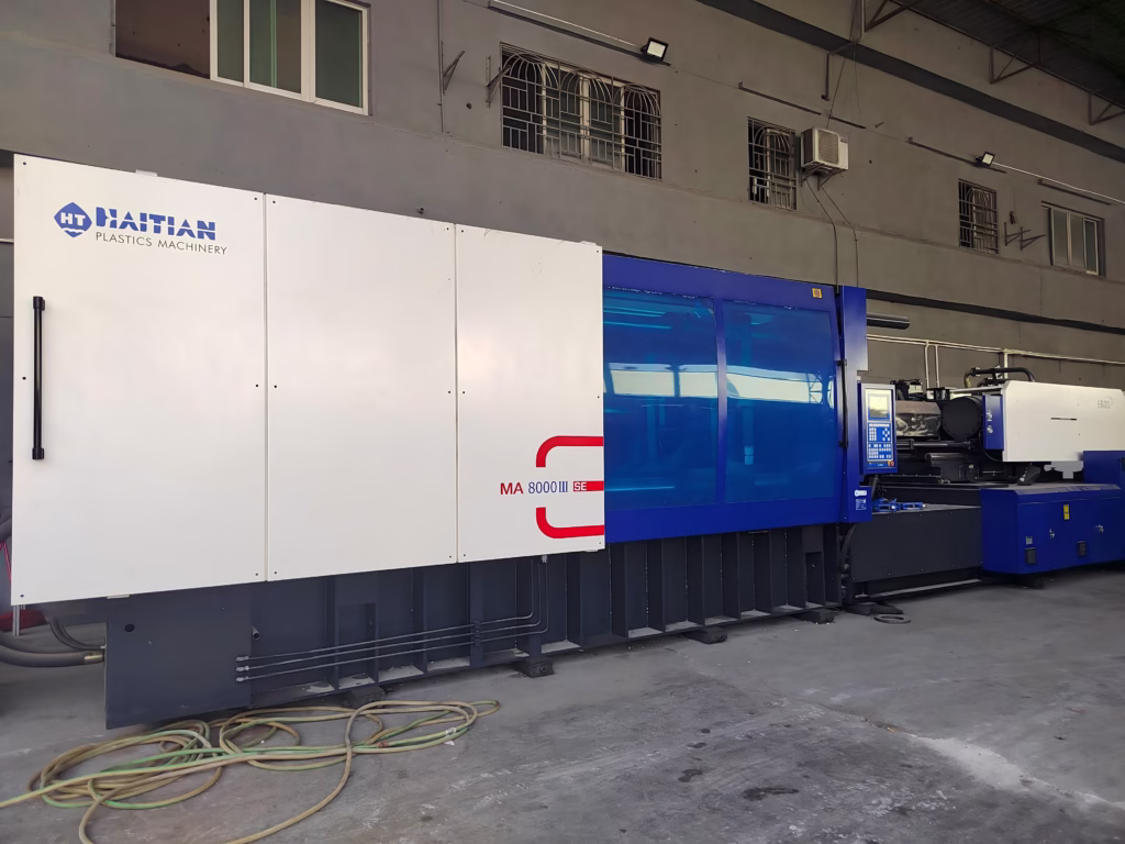 Used large tonnage injection molding machine