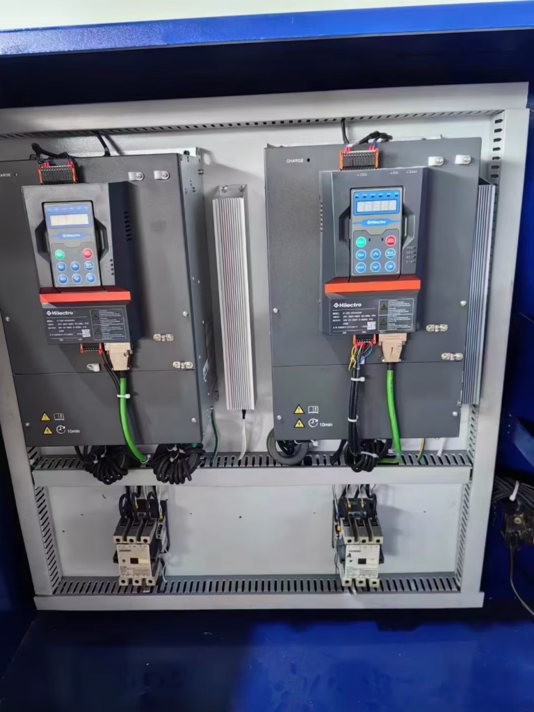 Used large tonnage injection molding machine