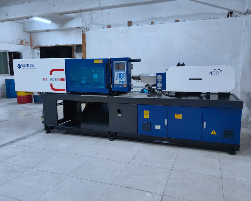 horizontal hydraulic injection molding