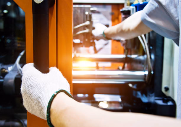 Can a Small Injection Molding Machine Meet Small-Batch Production Needs?